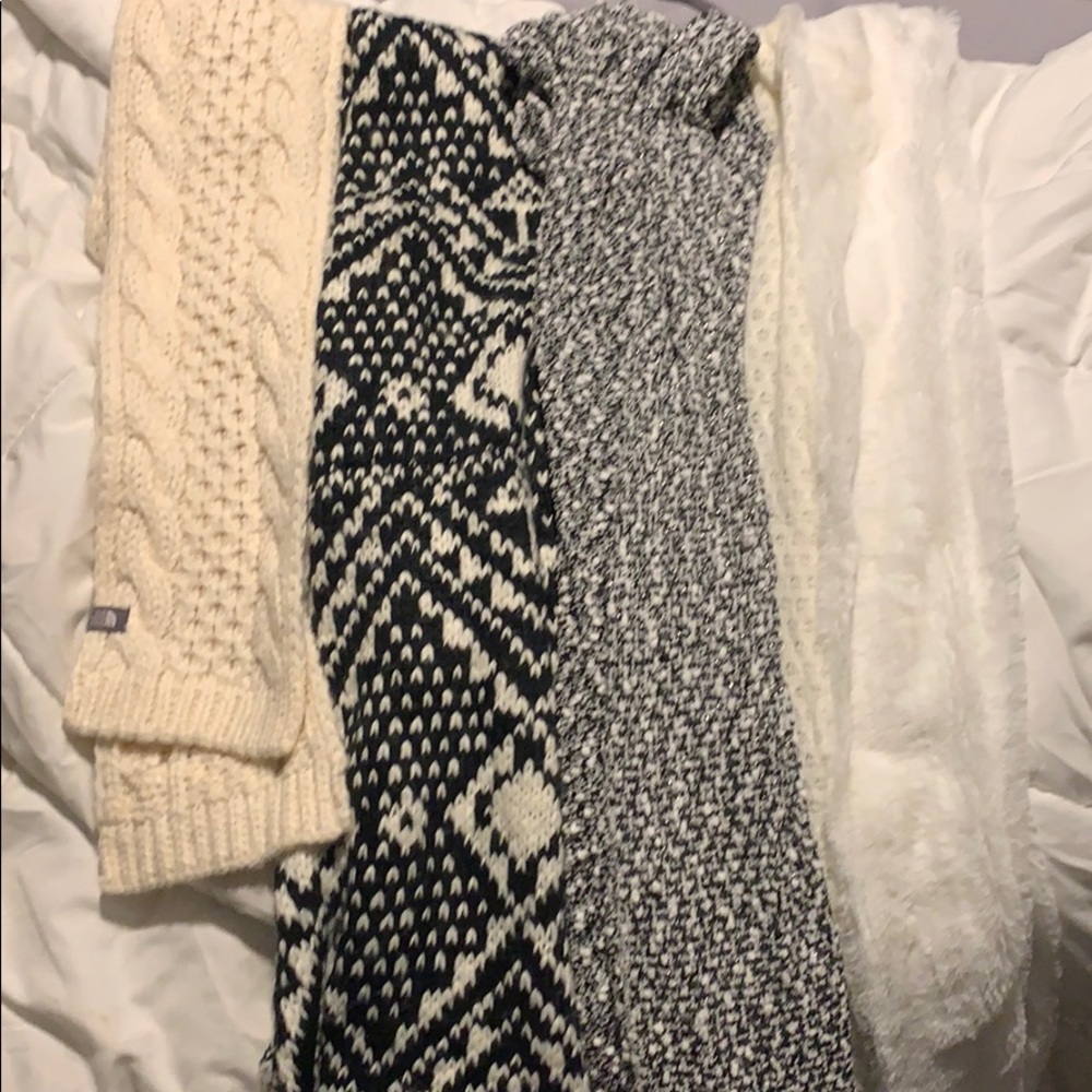 Bundle of scarfs!